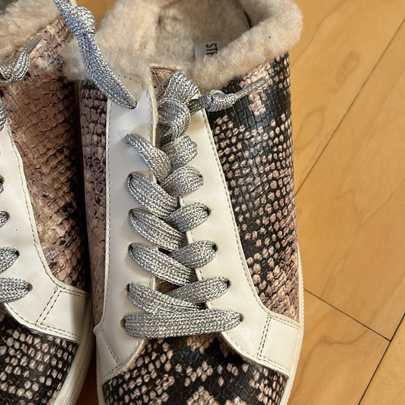 Excellent condition Steve Madden Polaris Reptile Print Sherpa Sneaker - Picture 2 of 5
